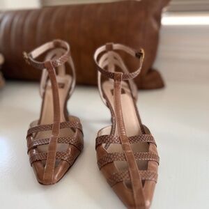 Brown close toed heels